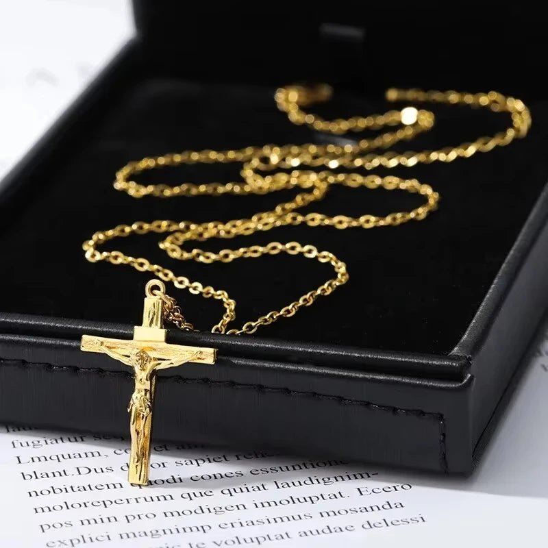 Enduring Devotion: Crucifix Pendant Necklace – High Quality 18K Gold Plating