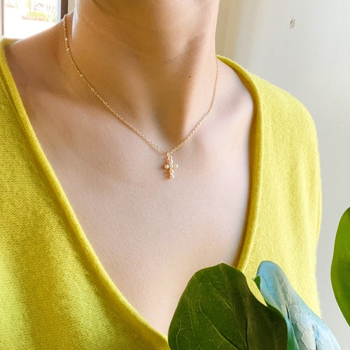 Elegant Simplicity: Shell Pearl Cross Pendant Necklace