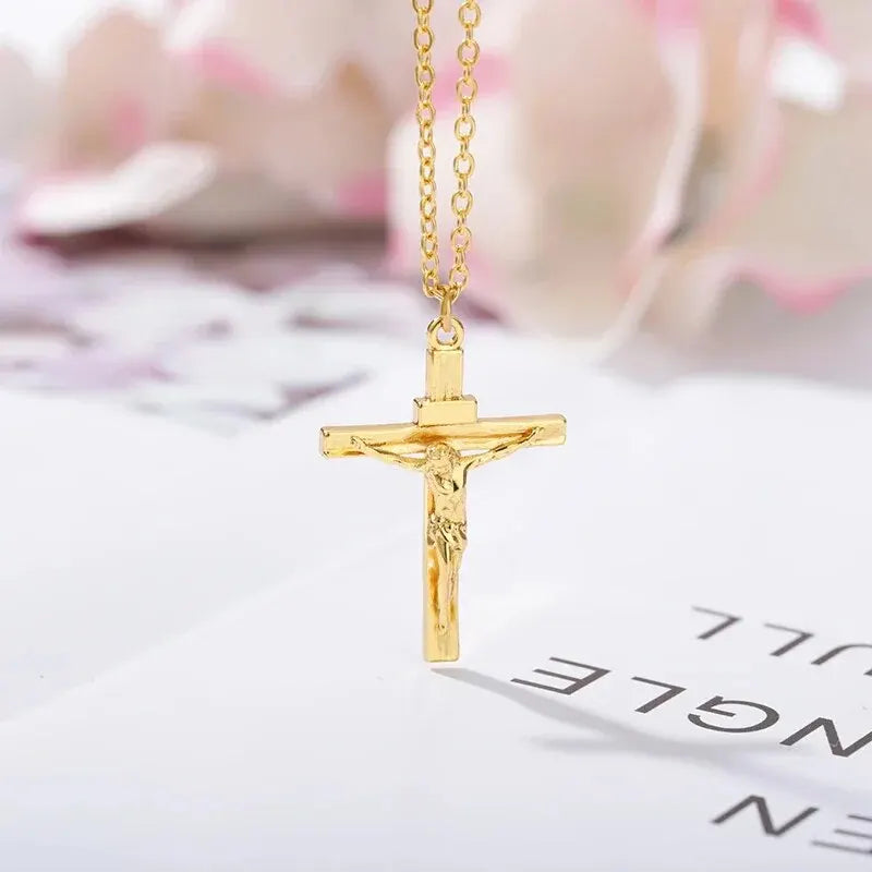 Enduring Devotion: Crucifix Pendant Necklace – High Quality 18K Gold Plating