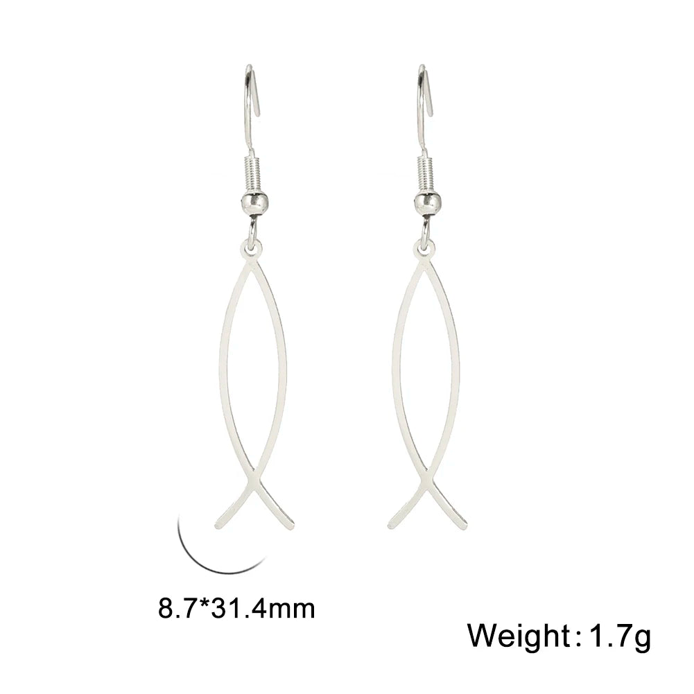 Silver fish-shaped earrings with measurements and weight on a white background